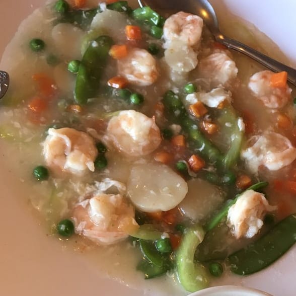 (D16) Shrimp with Lobster Sauce.